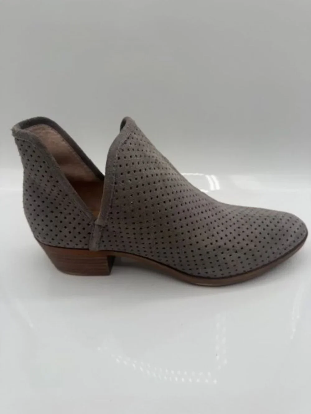 Lucky Brand Women's Gray Suede Leather Perforated BROOKLIN Ankle Bootie Size 12M - Picture 3 of 7